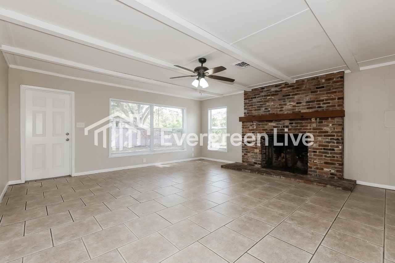 2307 Freemason St - Photo 4 of 16