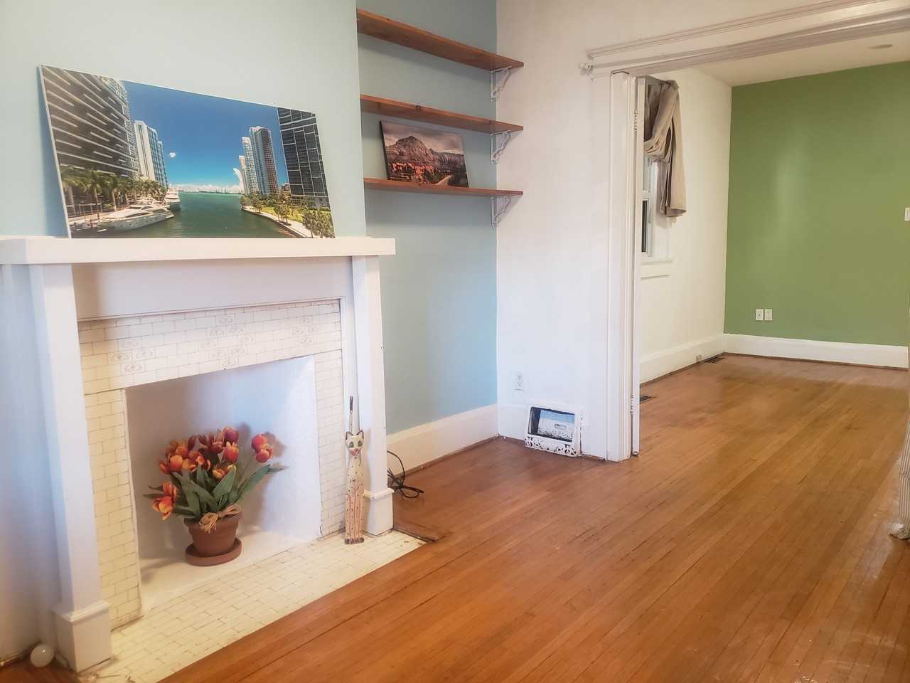 687 Dupont Street - Photo 2 of 20