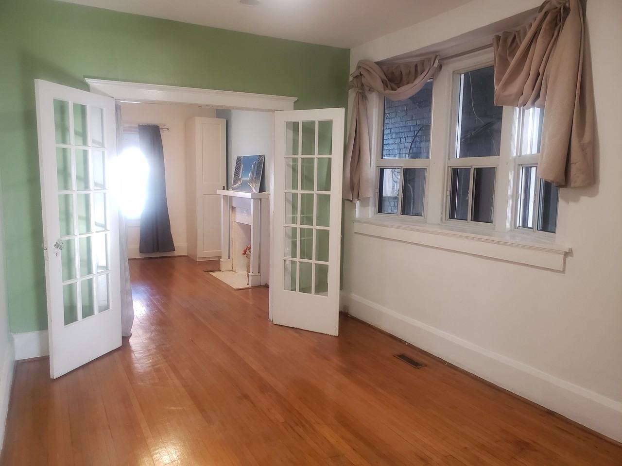 687 Dupont Street - Photo 3 of 20