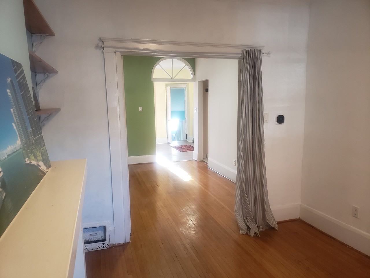 687 Dupont Street - Photo 4 of 20