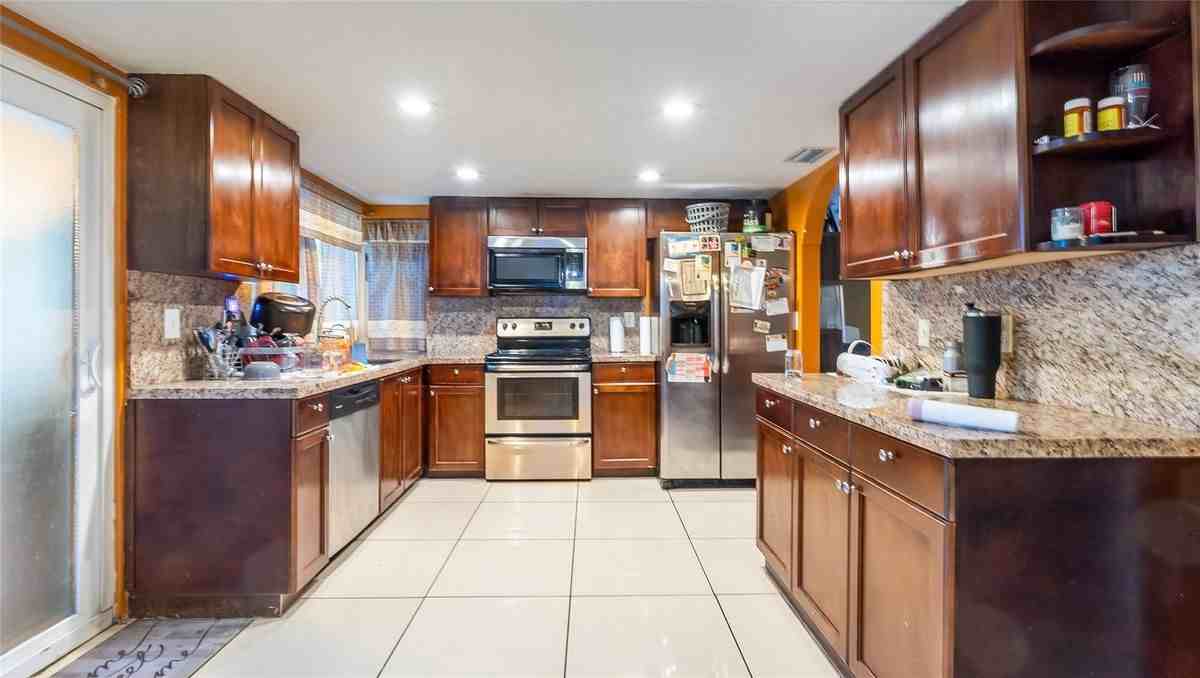 6624 Northwest 1st Court