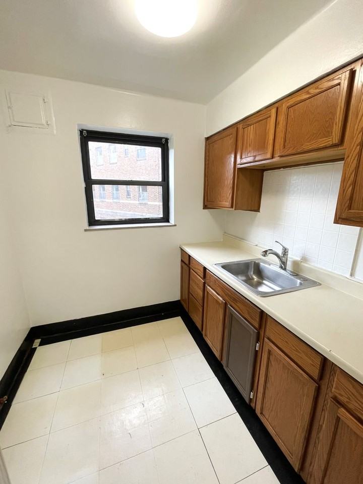 3336 Brownsville Rd - Photo 4 of 12