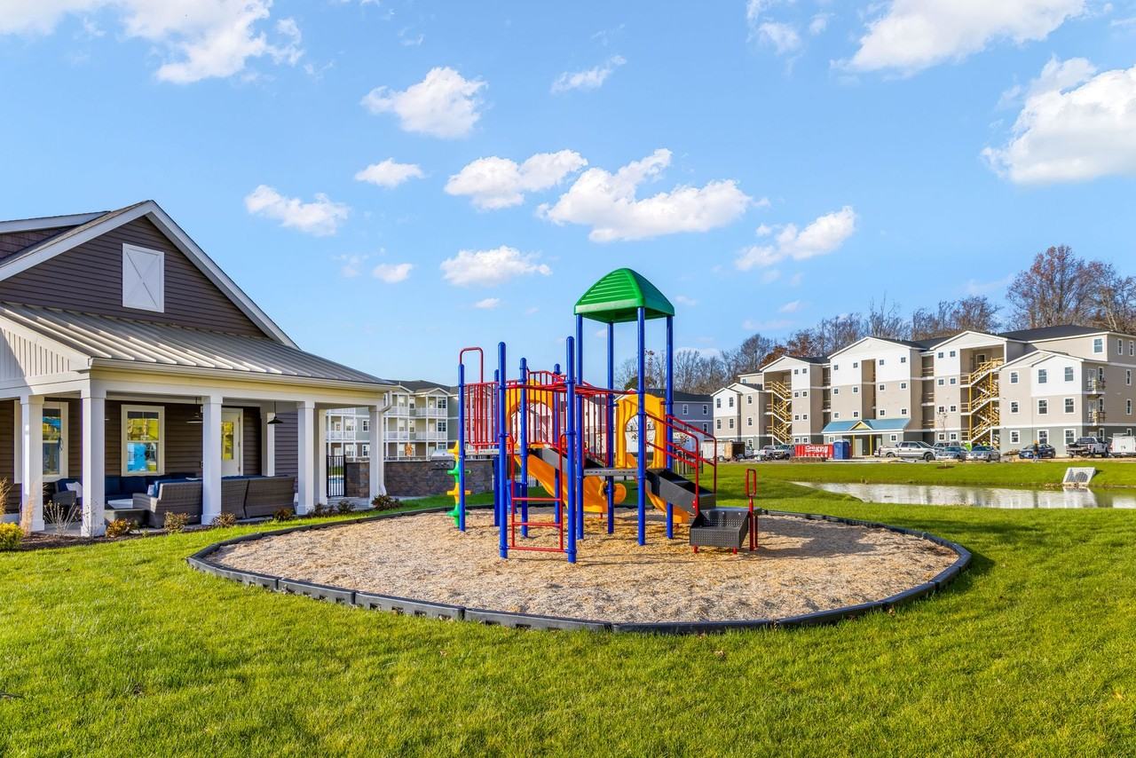 Ashton Oaks - Photo 6 of 20