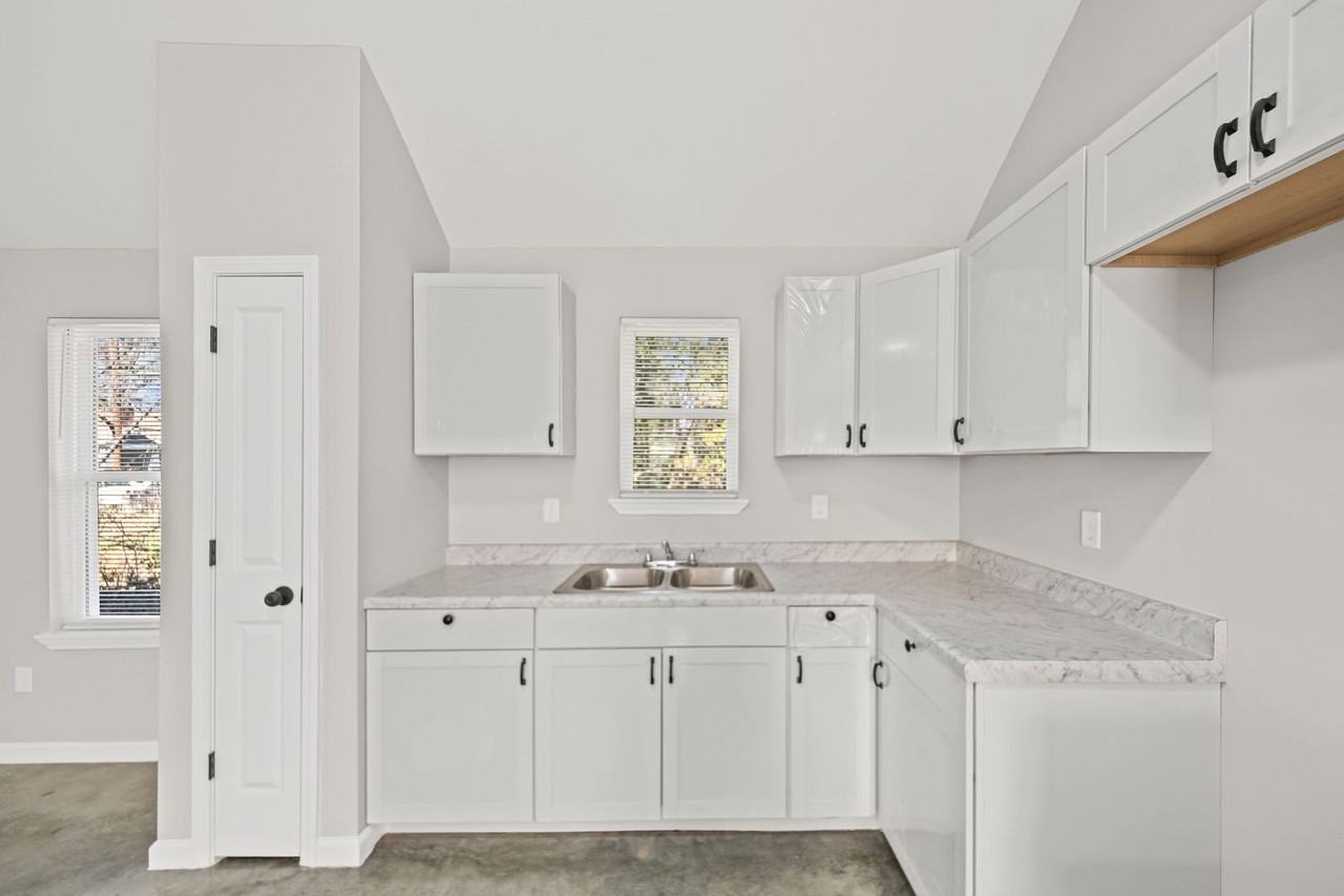 1150 Melrose Street - Photo 2 of 10