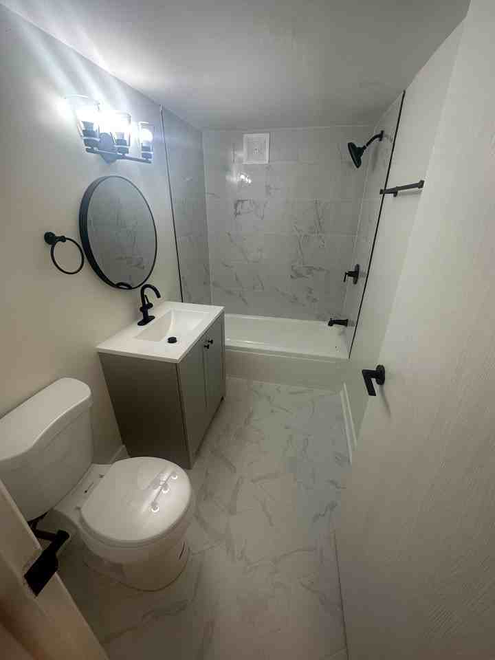 703 E 12th St #D - Photo 7 of 8