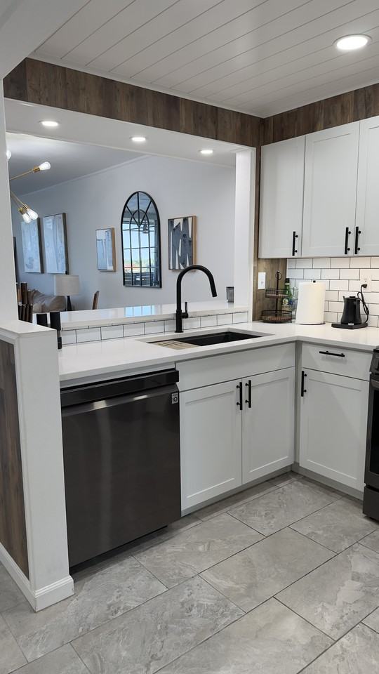 651 Seaview Ct #B612 - Photo 5 of 50