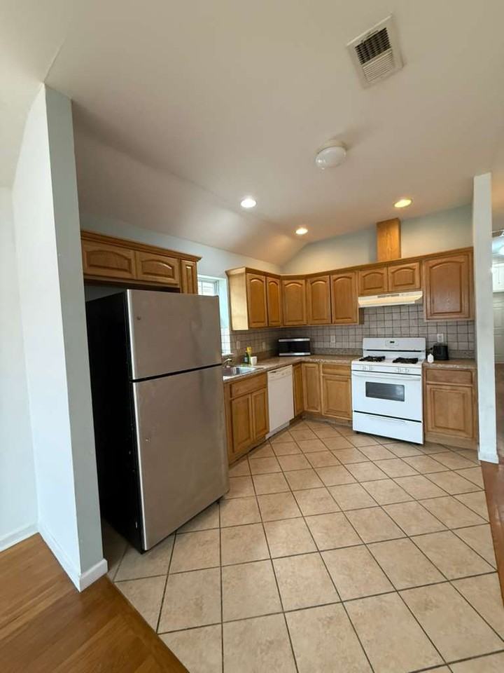 84 W 14th St #NA - Photo 3 of 18