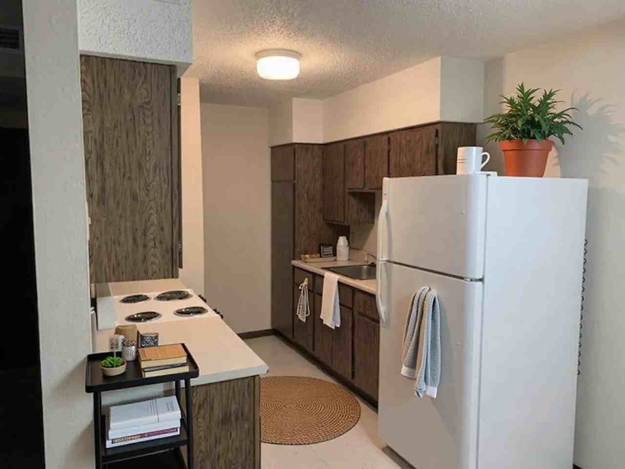 Hillcrest Manor - Photo 3 of 13