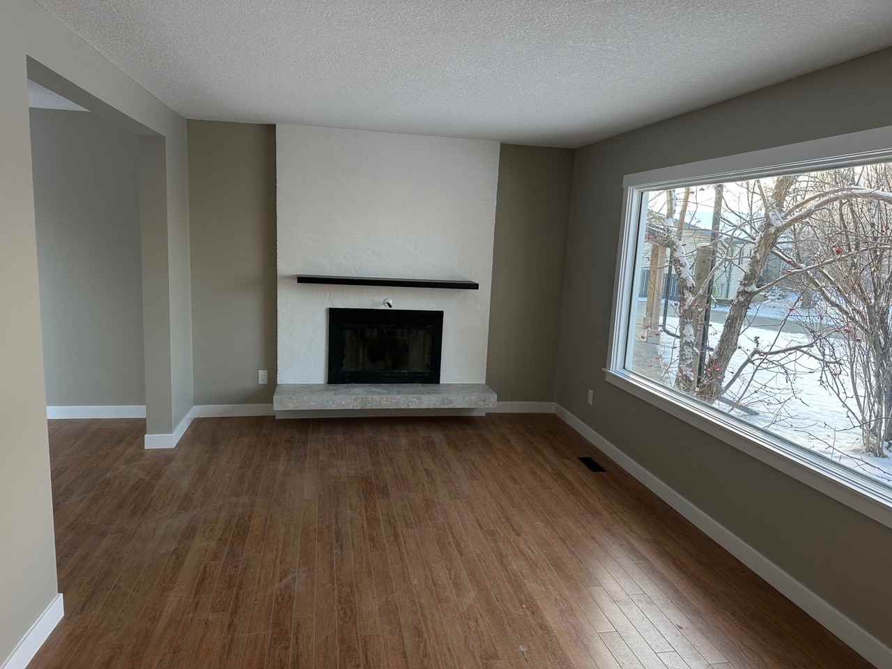 11817 96a St #1 - Photo 5 of 10