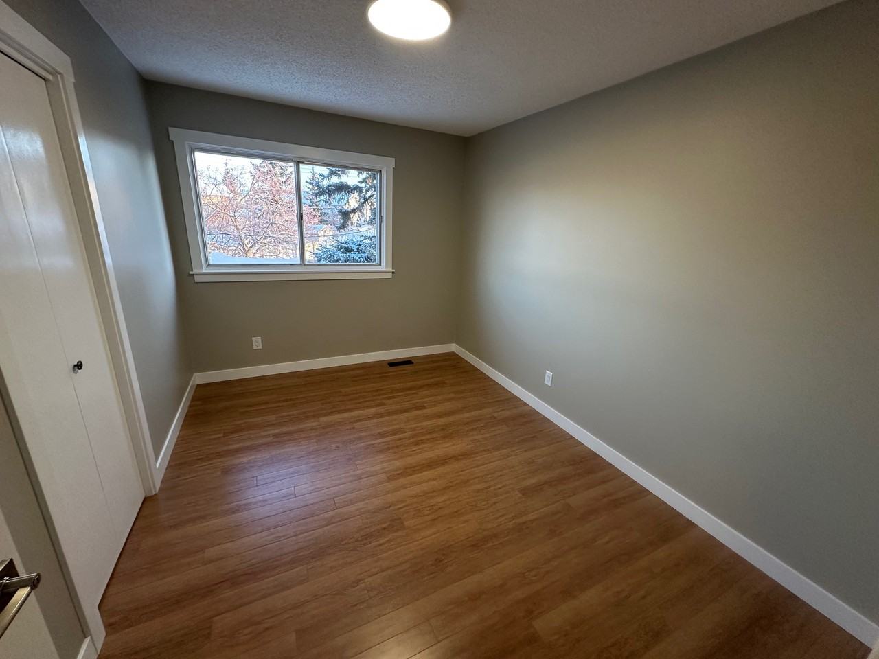 11817 96a St #1 - Photo 6 of 10