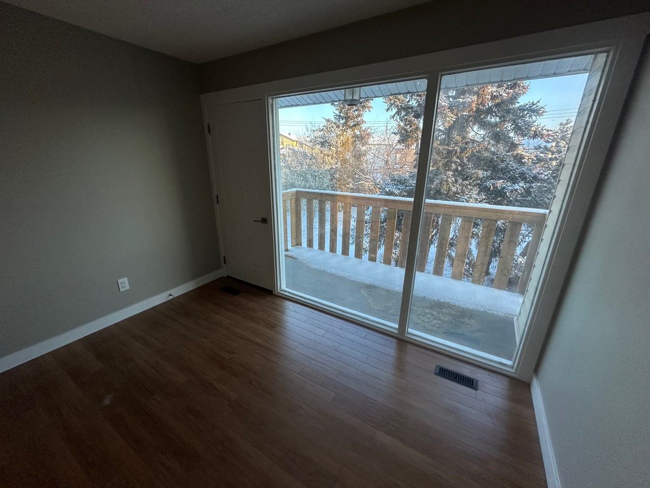 11817 96a St #1 - Photo 7 of 10