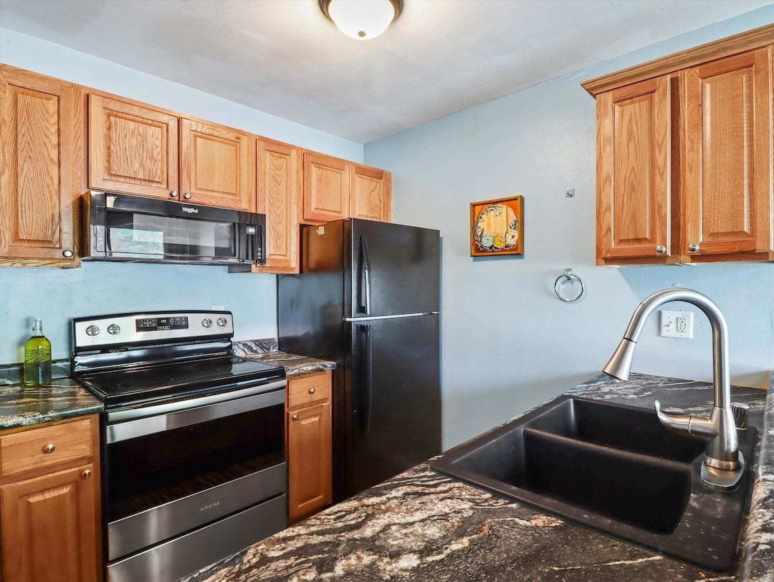 428 East Blf #1 - Photo 3 of 18