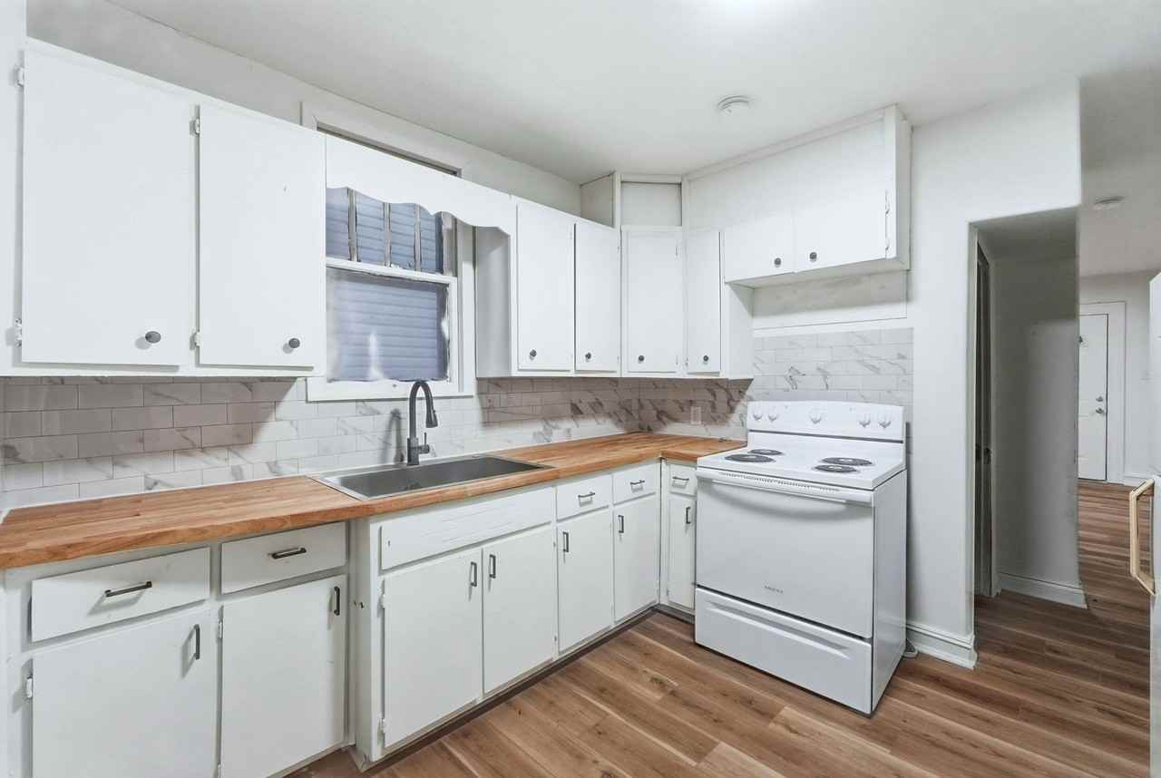 2134 Thompson Ave - Photo 4 of 27