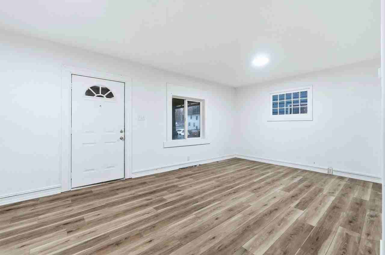 2134 Thompson Ave - Photo 3 of 27