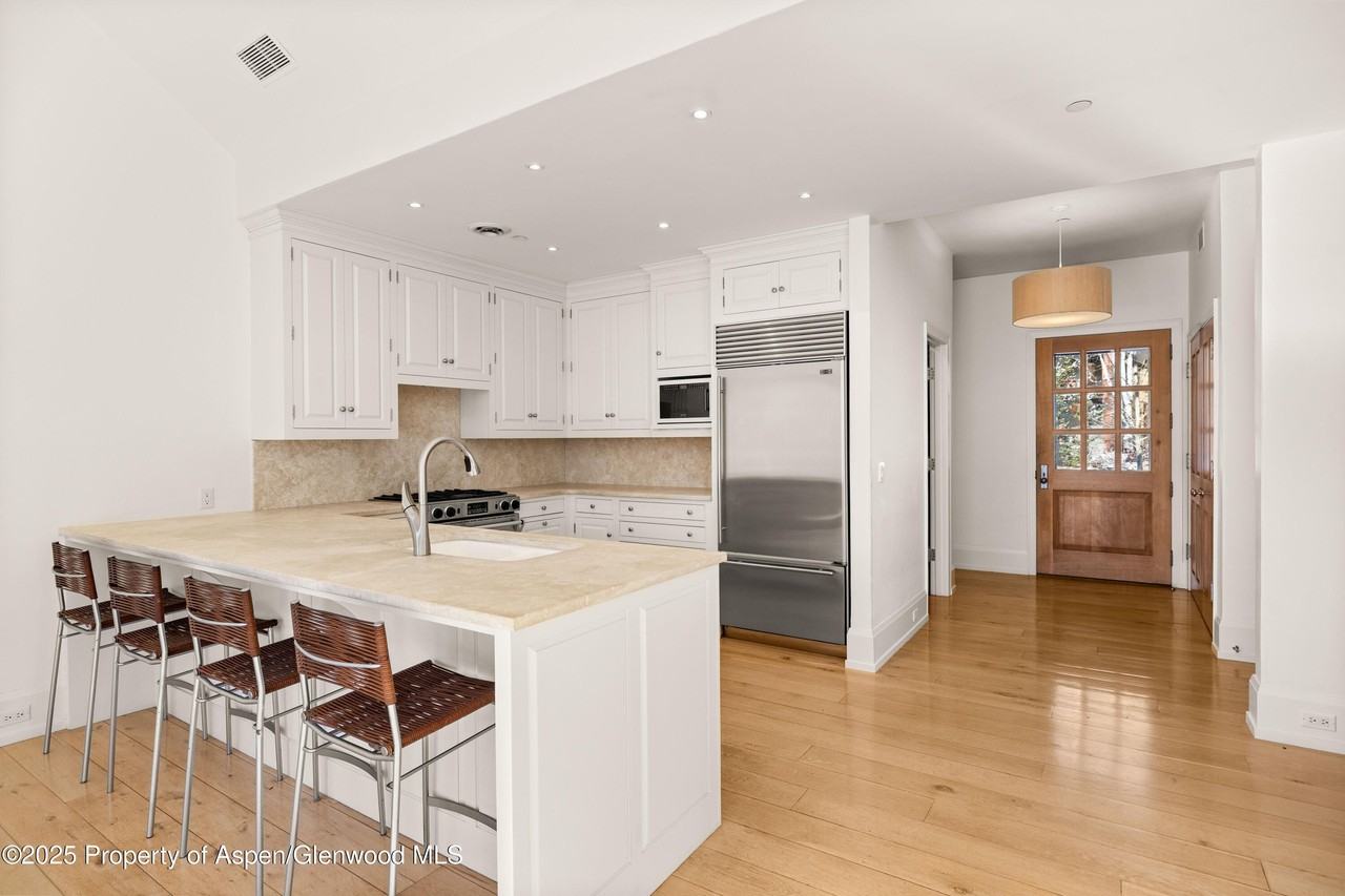 760 Promontory Ln - Photo 7 of 23