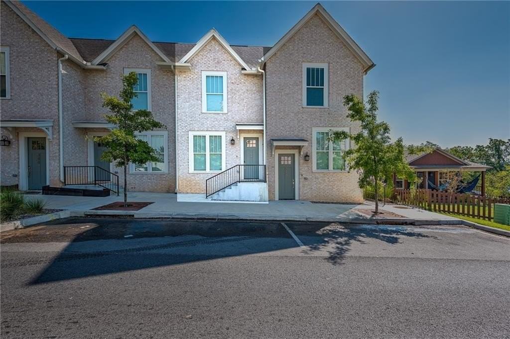 394 S Hill Ave - Photo 2 of 18