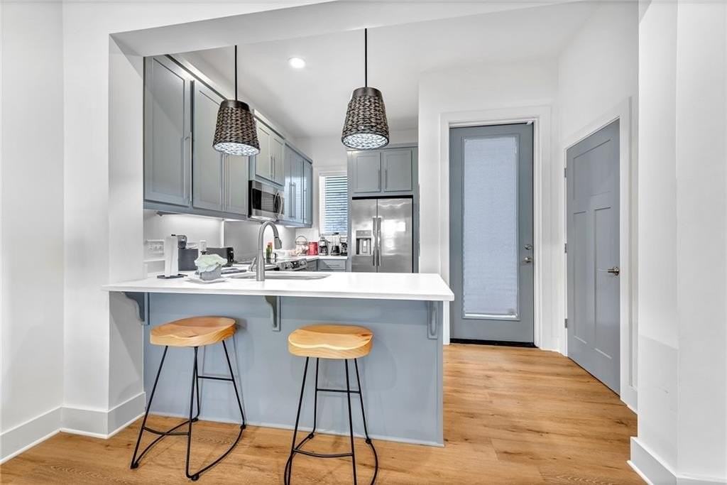 394 S Hill Ave - Photo 3 of 18