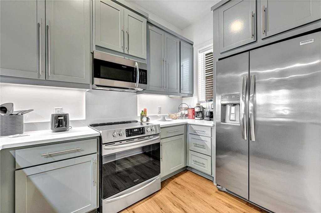 394 S Hill Ave - Photo 5 of 18