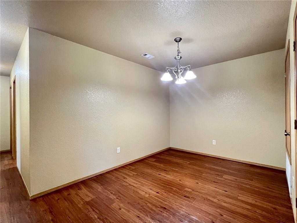 865 Meadowlands Dr - Photo 2 of 9