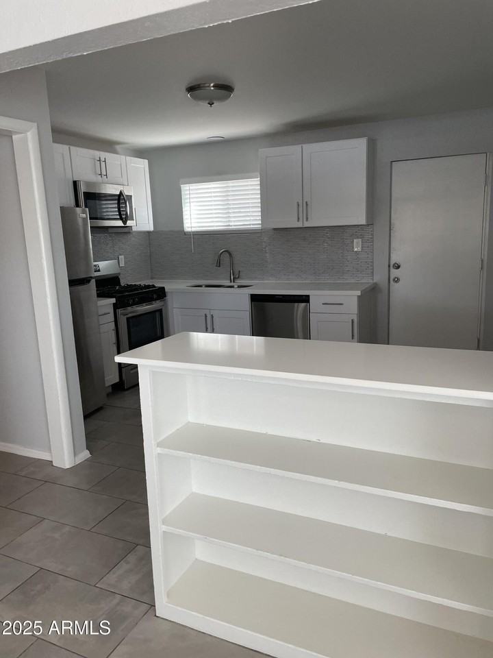 2919 East Oak Street #1 - Photo 5 of 28