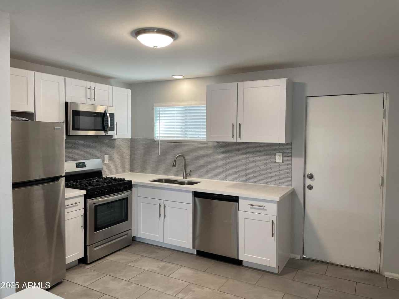 2919 East Oak Street #1 - Photo 6 of 28