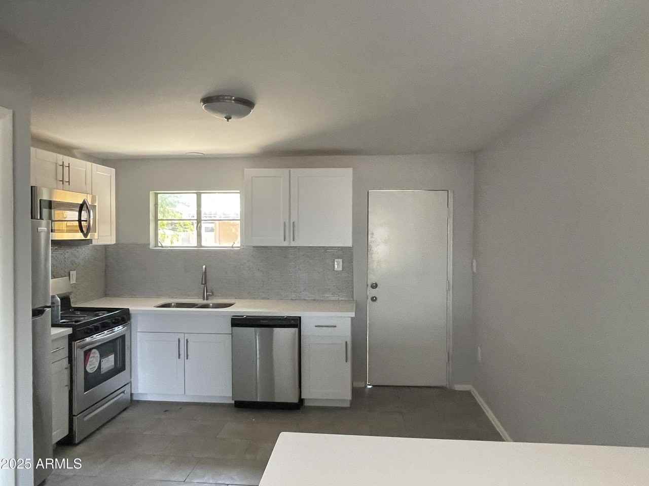 2919 East Oak Street #1 - Photo 7 of 28