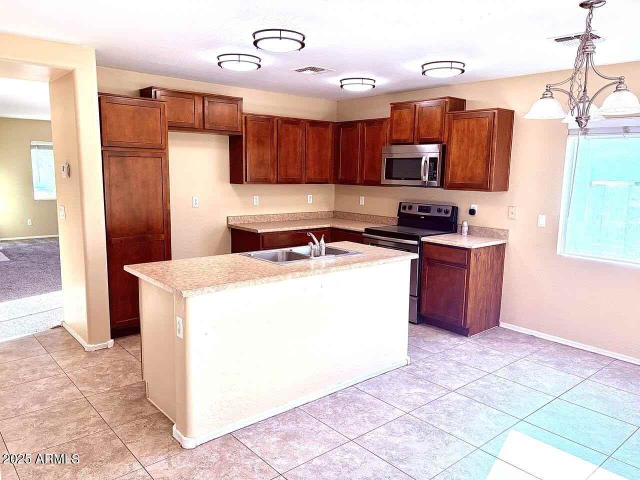 4014 East Superior Road - Photo 6 of 36