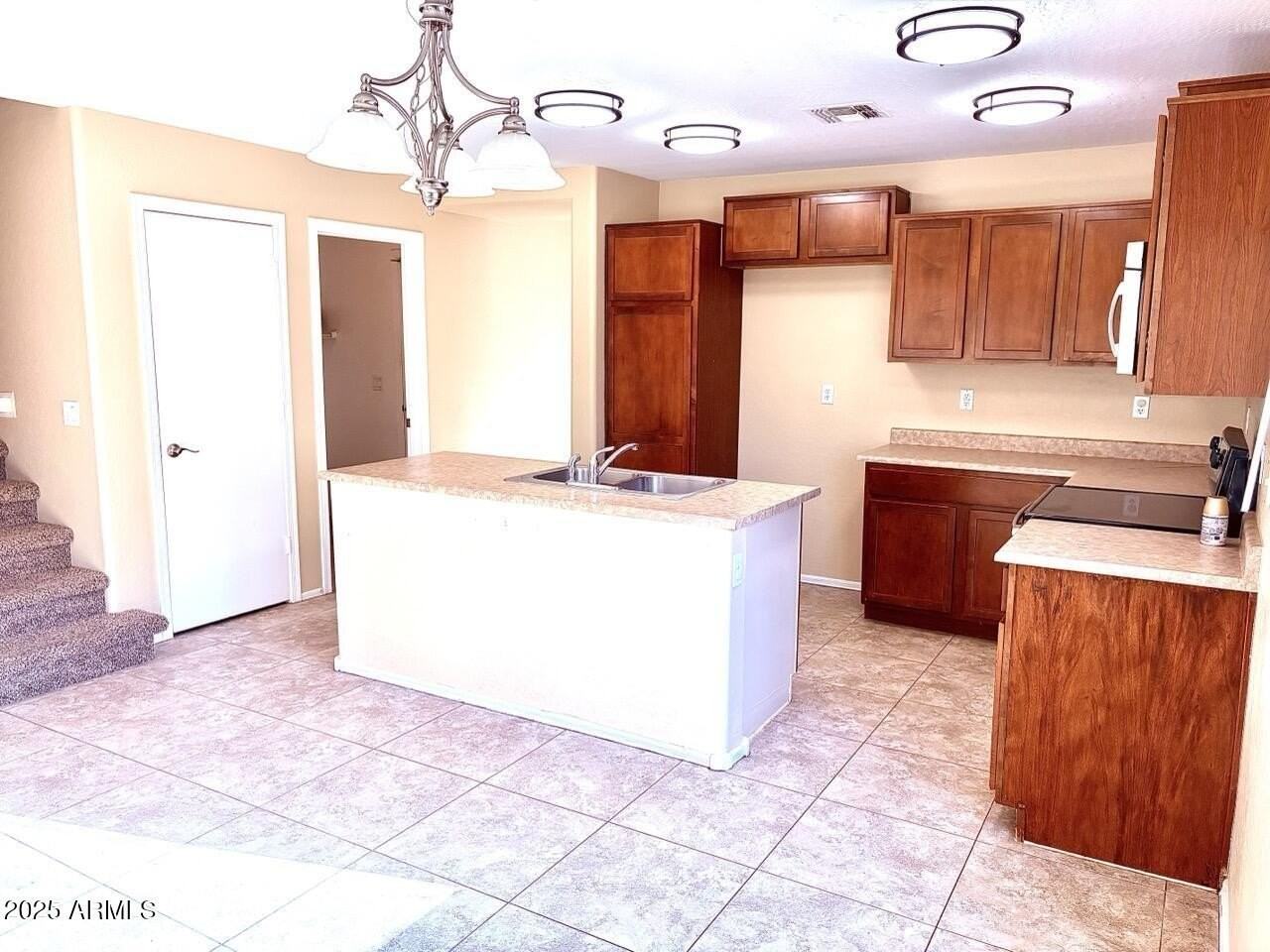 4014 East Superior Road - Photo 7 of 36