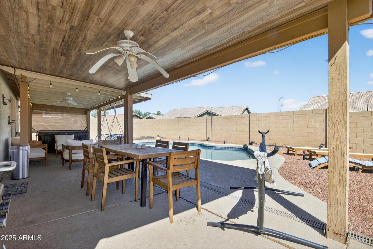 1682 E Kielly Ln - Photo 2 of 47