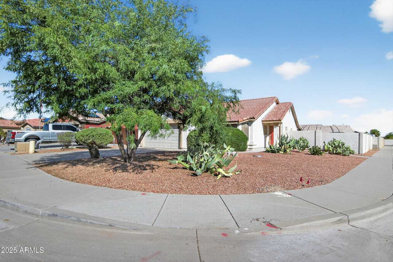 1682 E Kielly Ln - Photo 5 of 47