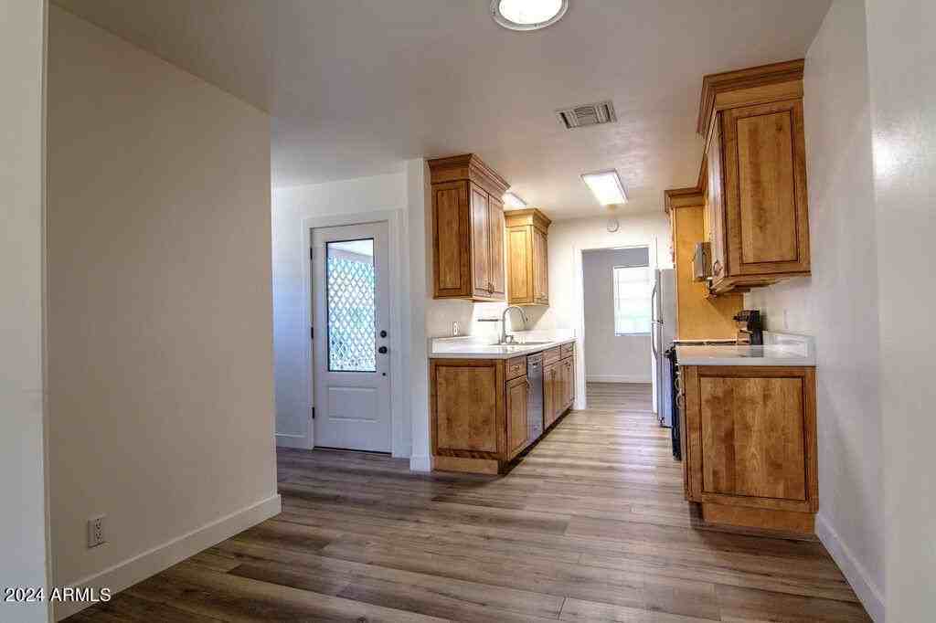 7526 North 17th Drive - Photo 4 of 11