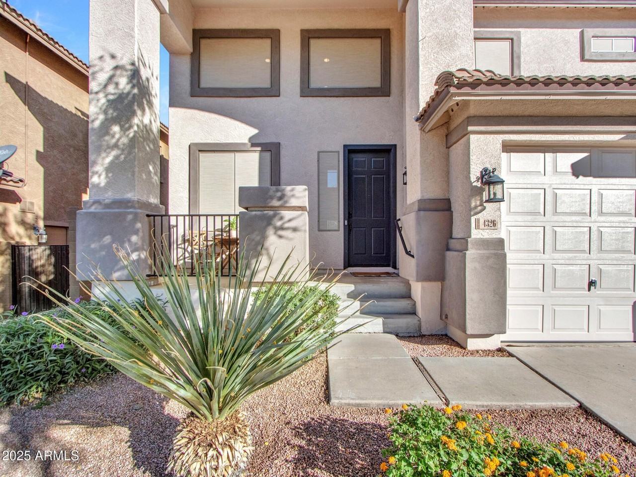 4326 W Kenai Dr - Photo 3 of 50