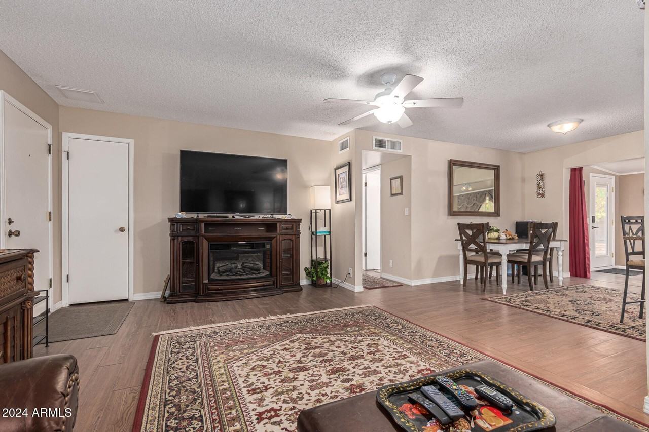 849 67th Place - Photo 4 of 47