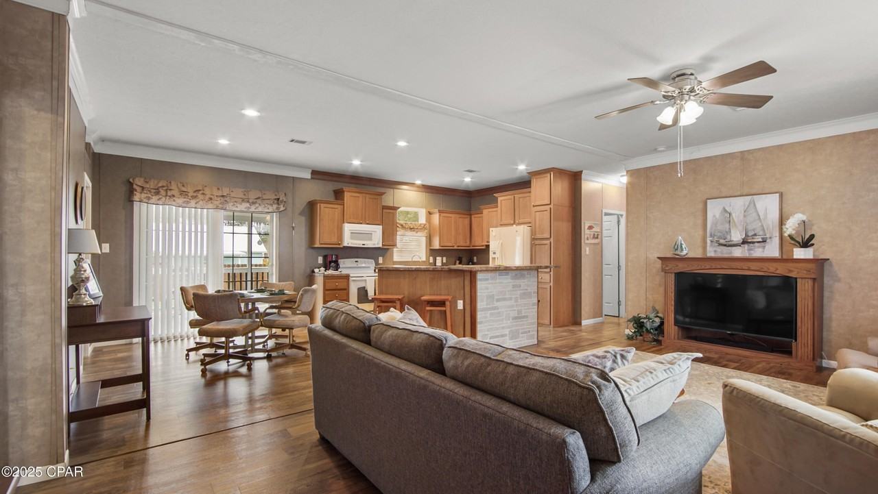 105 Evergreen St - Photo 5 of 29