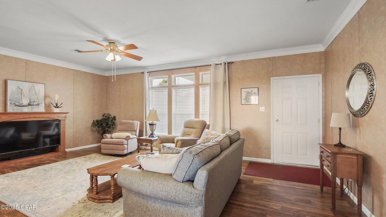 105 Evergreen St - Photo 6 of 29