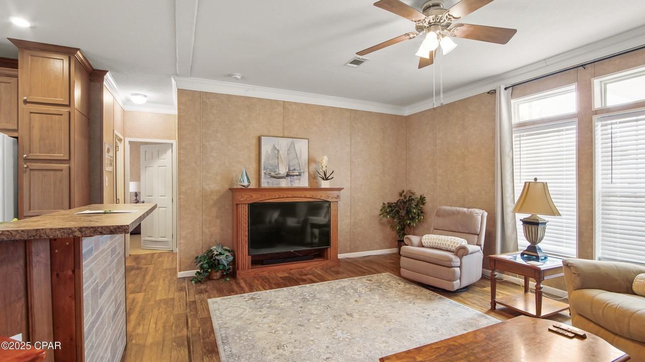 105 Evergreen St - Photo 7 of 29