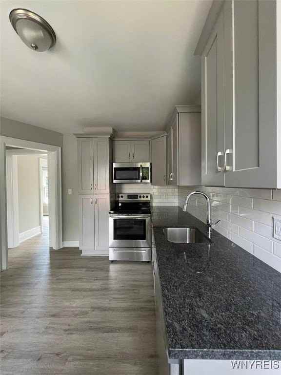 355 Plymouth Ave - Photo 4 of 14