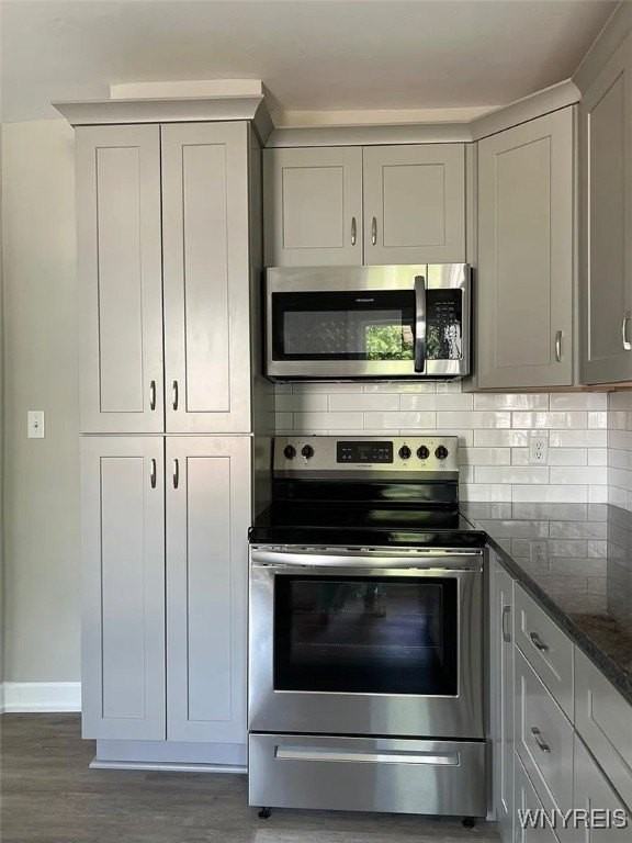 355 Plymouth Ave - Photo 5 of 14