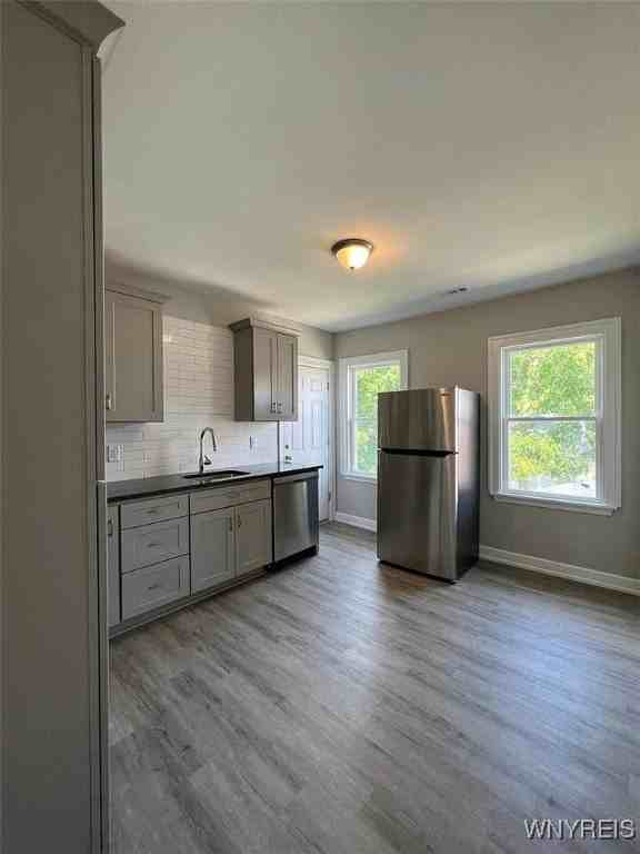 355 Plymouth Ave - Photo 7 of 14