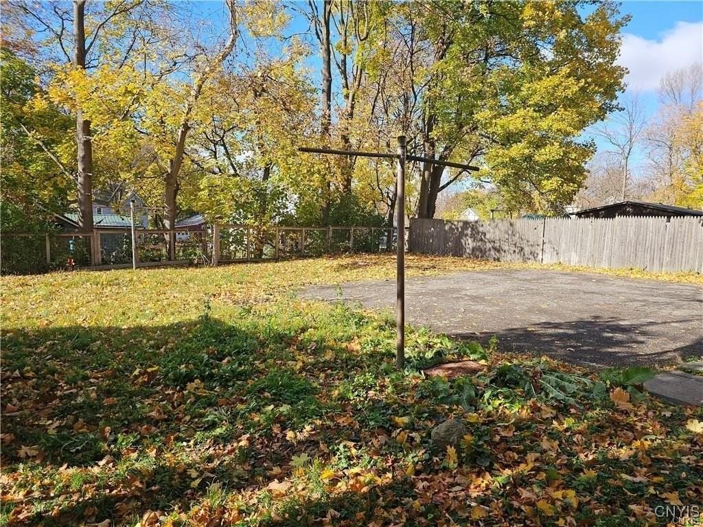 305 Highland Ave - Photo 2 of 20