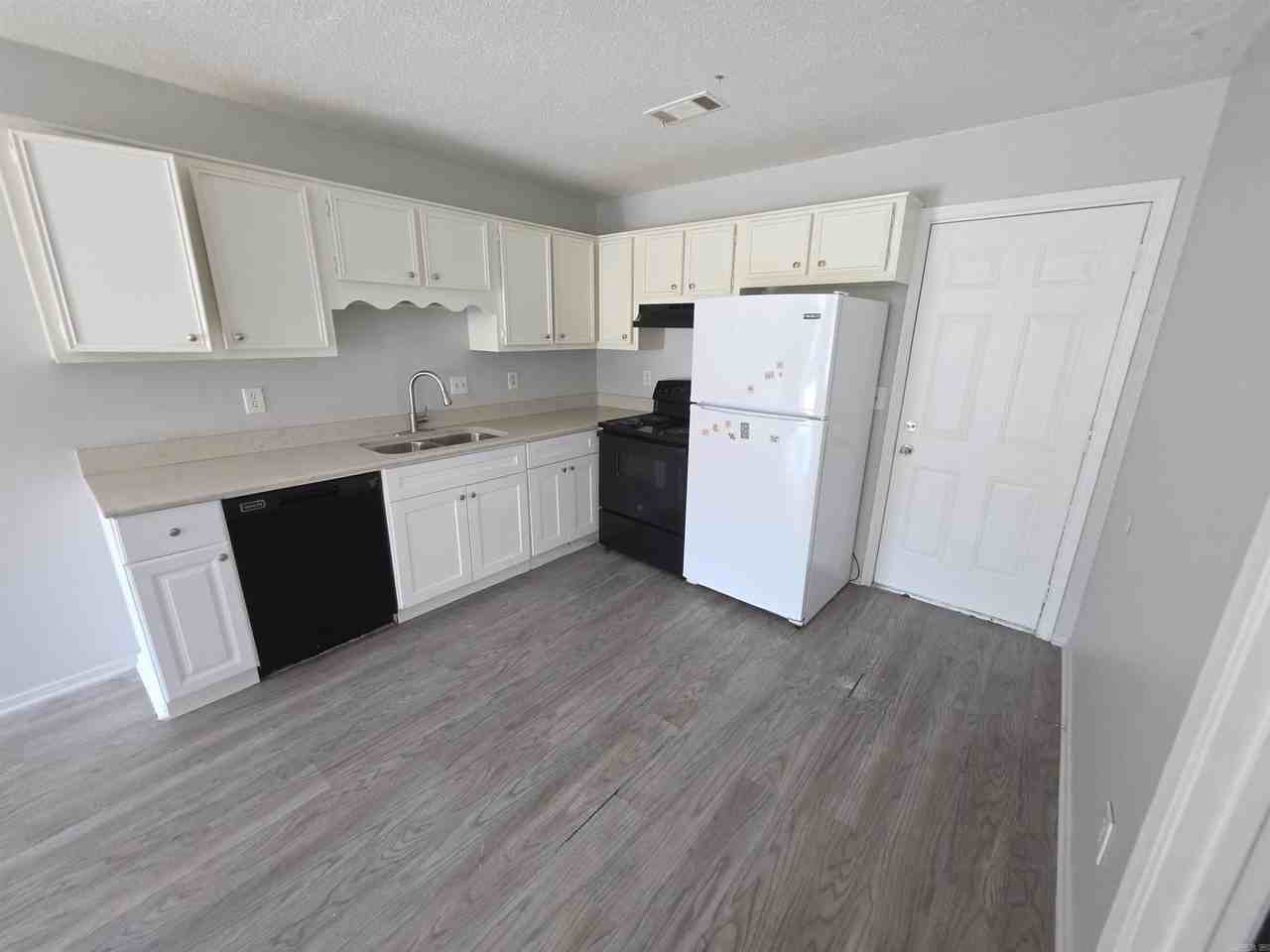 1918 North Magnolia Street - Photo 2 of 7