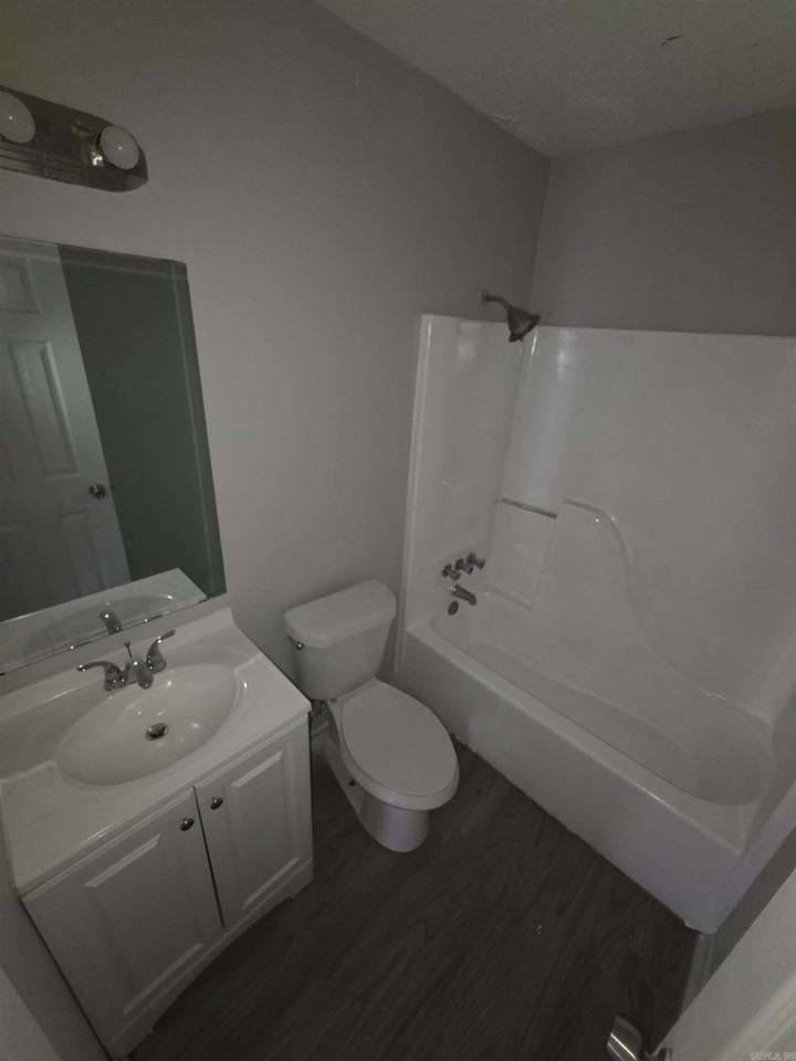 1918 North Magnolia Street - Photo 5 of 7