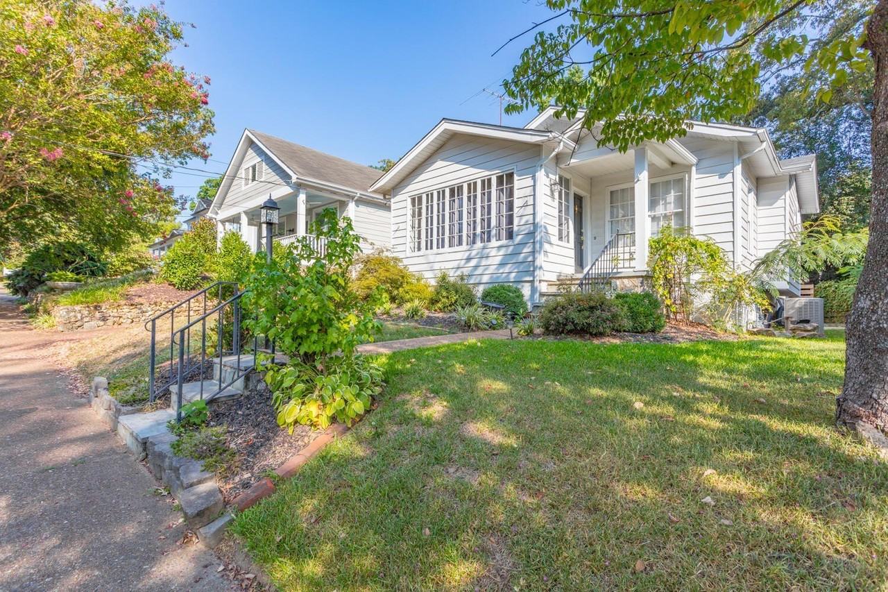 803 Young Avenue - Photo 5 of 34