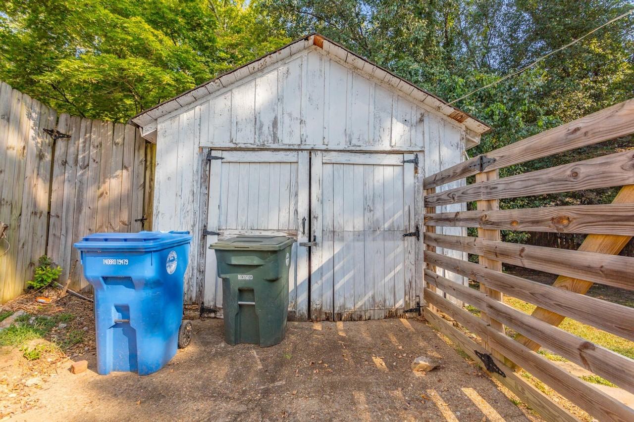 803 Young Avenue - Photo 7 of 34