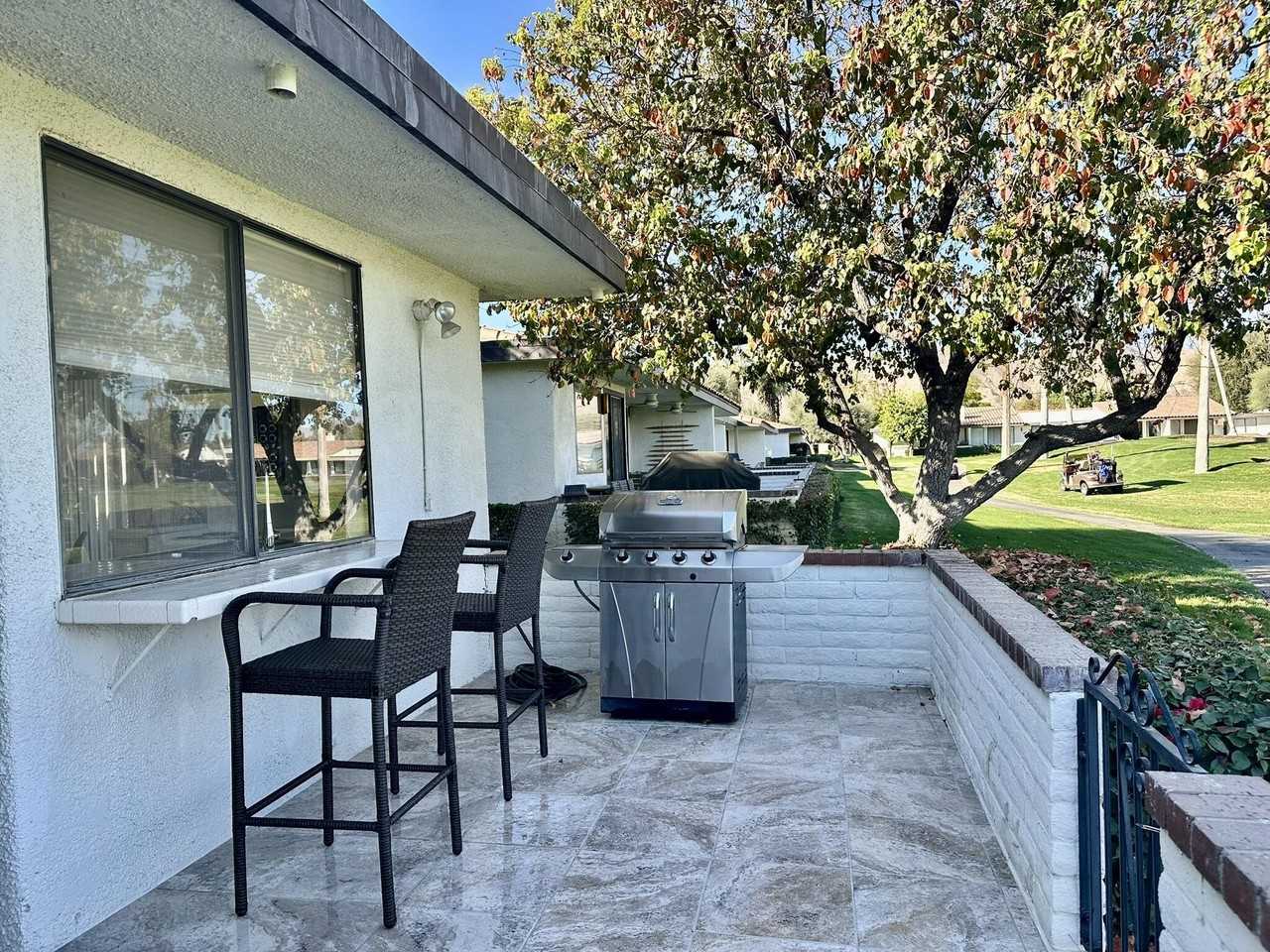 81 Marbella Dr - Photo 4 of 17