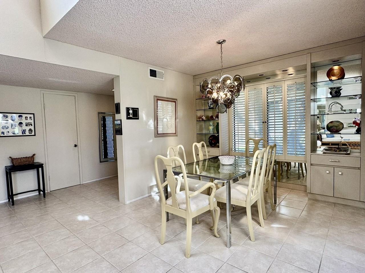 81 Marbella Dr - Photo 6 of 17