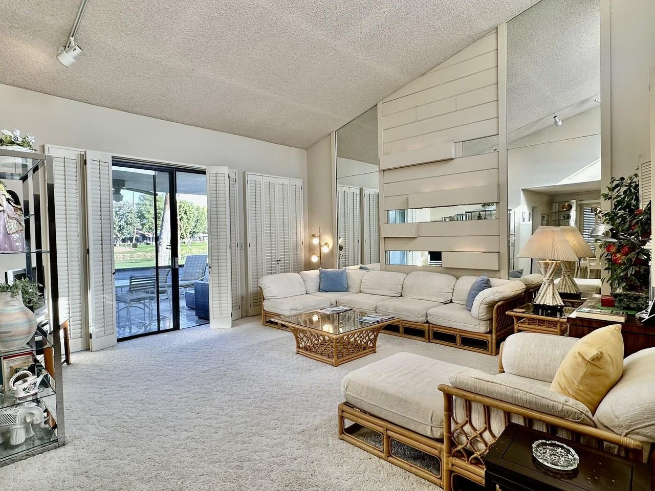 81 Marbella Dr - Photo 7 of 17