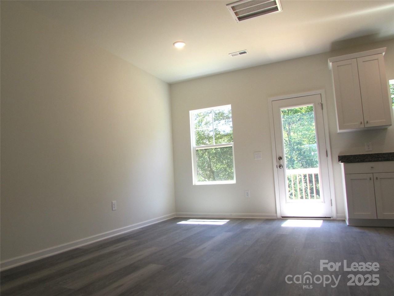 133 Slate Dr - Photo 3 of 10