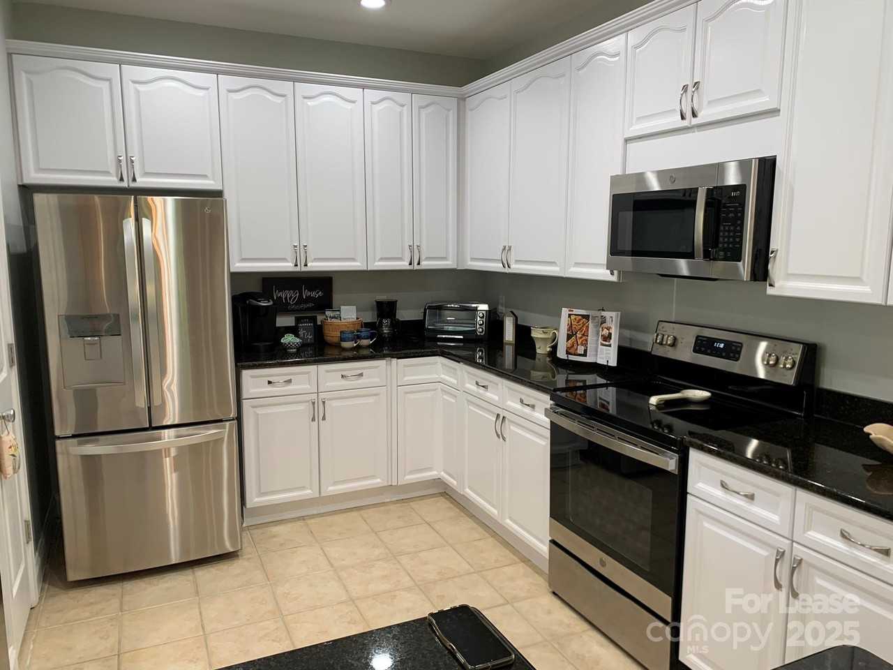 9033 Rosalyn Glen Rd - Photo 7 of 47