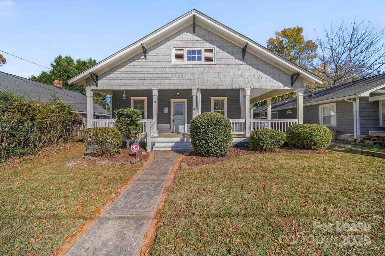 813 E 35th St - Photo 2 of 33